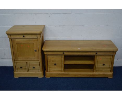 A MODERN LIGHT OAK TV UNIT with a single long drawer and double cupboard doors, width 127cm x depth 46cm x height 57cm togeth