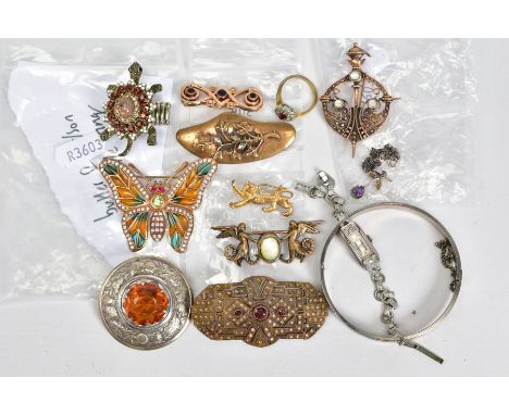 A SELECTION OF COSTUME JEWELLERY, to include a yellow, green enamel brooch in the form of a butterfly, a Butler and Wilson tu