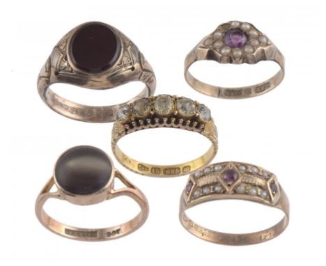 FIVE GOLD RINGS INCLUDING A SIGNET RING, LATE 19TH/EARLY 20TH C variously gem set, 12g, various sizes++Cats eye ring – maker’