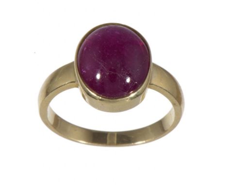 A RUBY RING  set en cabochon, in gold, marked 18k, 6.6g, size P ++Satisfactory second hand condition 