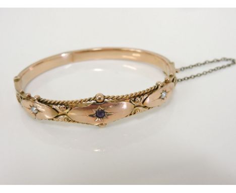 A 9ct gold amethyst and split pearl hinge bangle, 1907, 9.40g