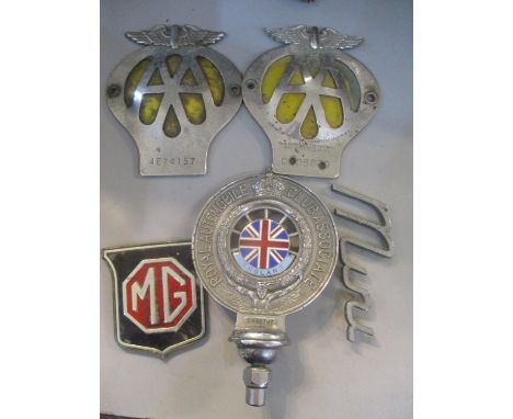 Mixed car badges to include a Royal Automobile Club Associate MG, Mini and two AA badges 