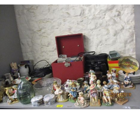 Mixed vintage cameras, binoculars and other items 