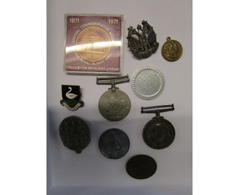 A group of medals and badges to include a WW1 BWM named to i35502 Pte FF Lavington, Royal Berkshire Regiment, a silver Kings 