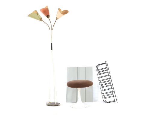 3-light white lacquered metal and adjustable 'tuten lamp', approx. 160 cm high, plastic stool and metal wall rack with gray s