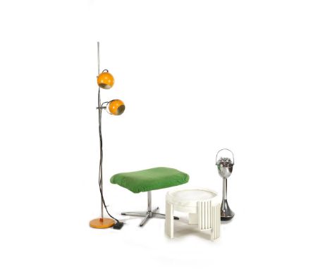 Lot mid-century b.u. 2 plastic side tables designed by Gianfranco Frattini for Cassina model 'Marema', floor lamp with orange