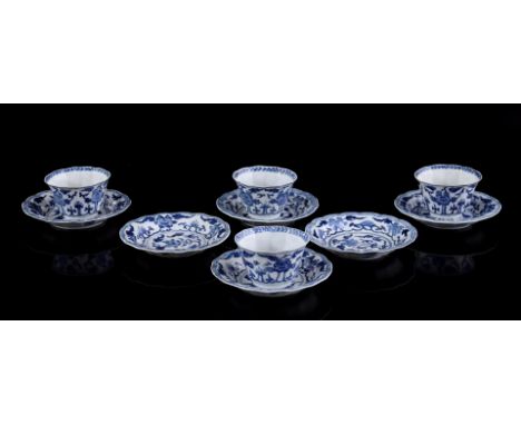 4 porcelain cups and 6 saucers with floral decor, China Kangxi period (saucers with edge chips)