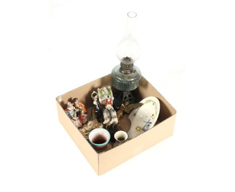 Box with table oil lamp, brass statue of a winged woman, earthenware shaving basin, porcelain sculpture groups, etc.