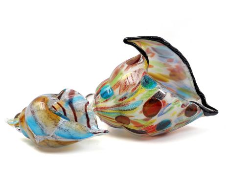 2 multicolored glass decorative objects in the shape of shells, 40 and 25 cm long