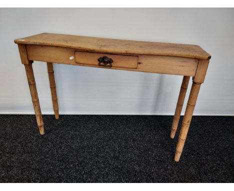 A 19th century farm house pine console table with single drawer and turned leg supports [73x104x34cm] 