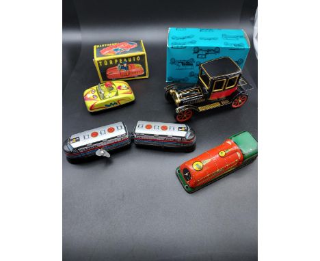 A Lot of four vintage tin plate vehicle models. 