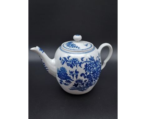 Early Worcester teapot, Dr. Wall first period, crescent mark. c1765-80. 