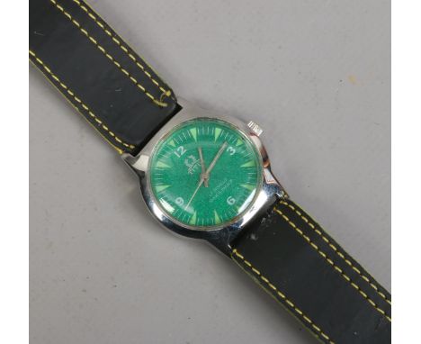 A gentlemans Solvil et Titus manual wristwatch with metallic green dial and centre seconds.