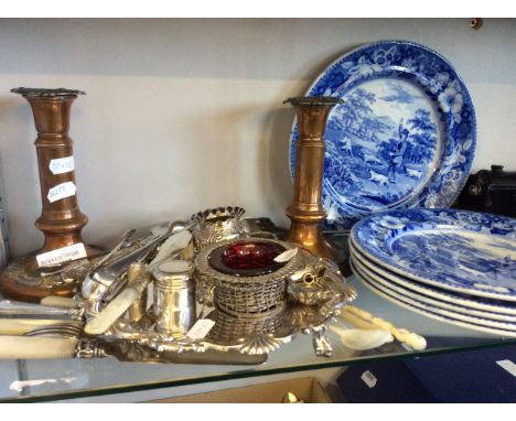 A parcel lot of silver, EPNS and metal to include HM silver salt, vesta case, two thimbles, HM silver small pot with lid, EPN