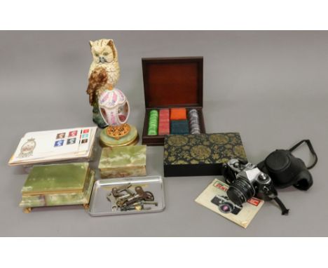 A mahogany case of gaming chips, six sets of Britains first issue decimal coins, a few first day covers, two green onyx cigar