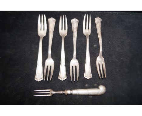 Set of 6 800 grade silver forks together with silver mounted pickle fork