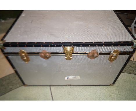 Very large travel trunk/steamer trunk