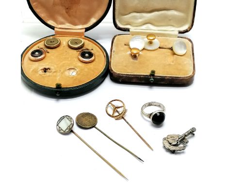 Qty of oddments inc 2 part cased sets of studs (2 studs are hallmarked 9ct gold), 3 stick pins (inc Lords prayer &amp; Merced