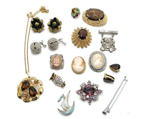 3 x cameo brooches (2 set in silver - largest 4cm), Norwegian silver enamel viking ship brooch (a/f), costume brooches etc