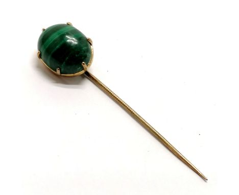 Unmarked gold (touch tests as 18ct) stick pin set with malachite - 5cm &amp; 2.7g total weight