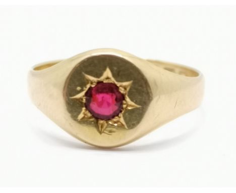 Antique 18ct hallmarked gold red stone set signet ring - size R &amp; 4.5g total weight