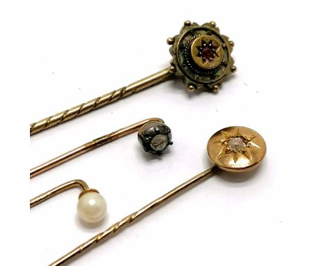 4 x gold stick pins set with stones - 2 x diamond, 1 x ruby (6cm &amp; head 15ct) &amp; pearl - total weight (4) 4g