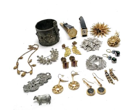 Qty of costume jewellery inc ethnic bangle, double clip brooch etc t/w 2 x Disney Mickey mouse watches (untested)