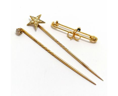 Antique 15ct marked gold blue stone set brooch (3.2cm &amp; 1.6g total weight) t/w 2 x 14ct stick pins - diamond (unmarked) &