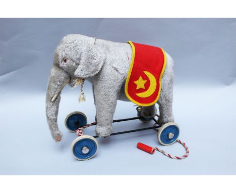 On wheels marked Steiff around 1950 45x38cm