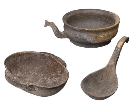 GROUP OF CHINESE GREY POTTERY ITEMS, WARRING STATES / HAN DYNASTY. To include a grey pottery zoomorphic handled bowl with ban