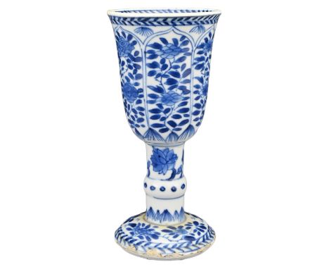 A CHINESE BLUE AND WHITE PORCELAIN GOBLET, KANGXI PERIOD (1662-1722). With floral decoration in underglaze blue and leaf mark