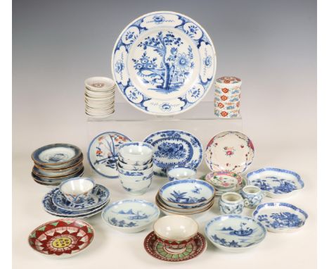 China, a collection of various blue and white and polychrome porcelain cups and saucers, 18th-20th century, comprising a.o. v