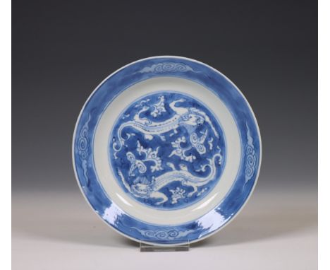 China, a blue and white porcelain 'chilong' plate, Kangxi period (1662-1722), decorated with two chilong and sprays of lingzh