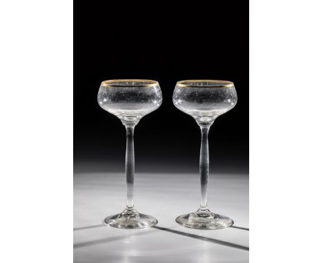 Zwei Staengelglaeser ''Bismarck'' Peter Behrens (Entwurf), Glasfabrik Oberzwieselau, 1905 Farbloses Glas. Lippenrand vergolde