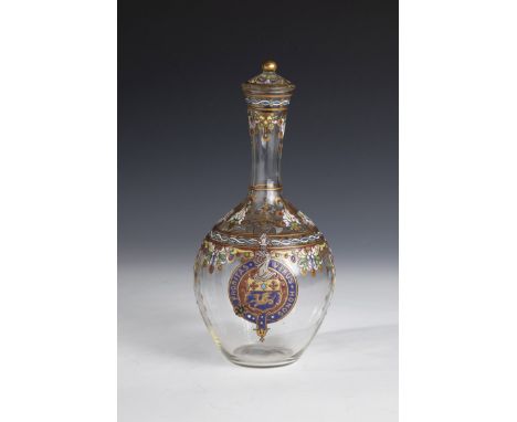 Karaffe mit Hosenbandorden und Motto J. P. Emberton, Frankreich oder England, E. 19. Jh. Farbloses Glas mit Bodenkugelung. Au