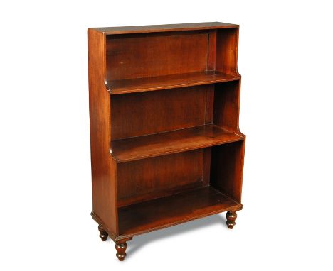 A mahogany 'Waterfall' open shelf bookcase, early 19th century, on turned legs 107 x 72 x 28cm (42 x 28 x 11in)  