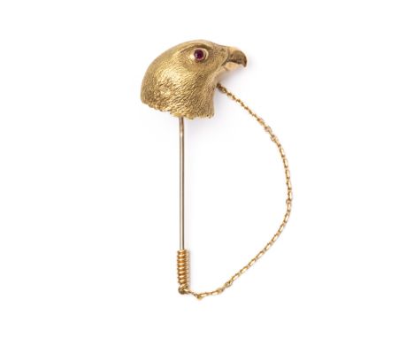 Frankrijk, 18 kt. gouden reversspeld, ca. 1900. In de vorm van een adelaarskop, de ogen bezet met kleine gefacetteerde robijn