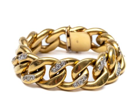 18 kt. Gouden gourmet schakel armband. De schakels om en om bezet met briljant geslepen diamant, totaal ca. 1.80 ct. bruto 59