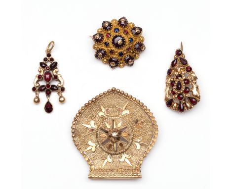 Friesland, 14 kt. gouden stervormige broche, 19e eeuw. Bezet met granaat en paste in roze en blauw. Hierbij Friesland, enkele