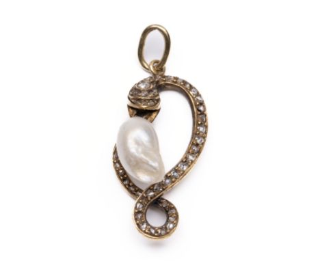 14 kt. Gouden hanger in de vorm van een slang, 19e eeuw. Bezet met roosgeslepen diamant en bungelend in de bek, een vermoedel