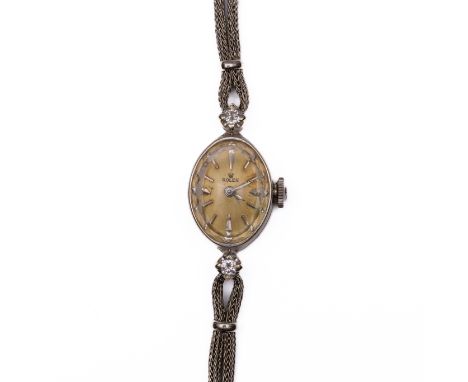 Rolex, 14 kt. witgouden mechanisch dames cocktail horloge, jaren '40. De kast markiesvormig met een goudkleurige wijzerplaat,