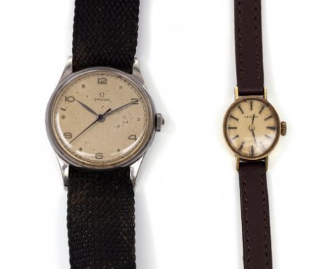 Omega, stalen heren mechanisch polshorloge. Aan een zwart katoenen bandje. Hierbij Certina, 14 kt. gouden mechanisch damespol