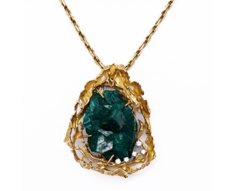 18 kt. Gouden organisch vormgegeven hanger, jaren '70. In de vorm van een driehoek met dubbele grillige zetrand. Centraal bez
