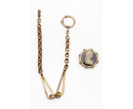 Gouden camee broche van sardonix, ca 1900, met voorstelling van een jonge dame, de zetrand bezet met roos geslepen diamant. H