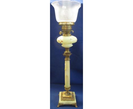 Brass double burner oil lamp with gilded opaque glass baluster reservoir on onyx, yellow metal mounted, Corinthian column wit