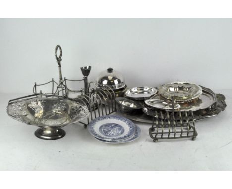 A quantity of vintage and modern silver plated items including trays, dishes, and more