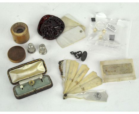 Assorted wares, including two silver thimbles in wooden thimble pot, mother of pearl and ivory note pad, dress buttons, small