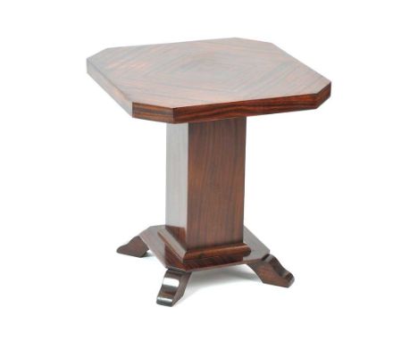 ART DECO OCCASIONAL TABLE WITH CENTRAL PILLAR ON FOUR SPLAYED FEETHEIGHT: 21 INCHESTOP DIAMETER: 20 INCHES IN GOOD CONDITION