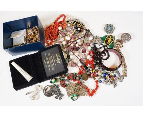 A collection of vintage and contemporary costume jewellery to include brooches, necklaces, bangle, cufflinks.... etc..