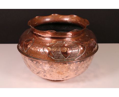 Antique copper jardiniere planter with arts and crafts decoration and hammered metal finish, H 16cm, 19cm diameter
